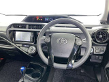運転席まわりです。 各操作スイッチは使いやすい位置に配置されてます。