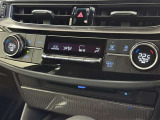左右独立温度コントロールフルオートエアコンです。運転席、助手席それぞれで独立して温度設定ができます。冷え性の方が乗っても安心ですね♪