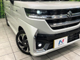 【LEDヘッドライト】悪天候や夜間走行時も良好な視界を確保し安心して運転できる高輝度LEDヘッドライトを装備!点灯速度が早く、消費電力も抑えられています。