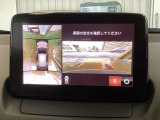 狭い道でのすれ違いや、駐車が苦手な方も安心の360&deg;ビューモニター。前後左右4つのカメラ映像を合成し、上から見下ろしたような映像をモニターに投影。車載の障害物センサーと合わせて、周囲の見通しを高めます