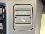 【ECONモード】スイッチをONにすると、空調やアクセル操作に対する加速を穏やかにし、電力消費を抑えて航続距離を延ばします。