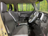 運転席シート廻りは使用感も少なく、良好な状態となっています。前オーナー様が丁寧に使っていたことがよくわかりますね。