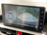 【パノラミックビューモニター】専用のカメラにより、上から見下ろしたような視点で360度クルマの周囲を確認することができます☆死角部分も確認しやすく、狭い場所での切り返しや駐車もスムーズに行えます。
