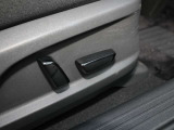 運転席パワーシート装備です。