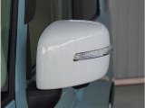 【ドアミラーウインカー】格好良さだけではなく対向車両からの視認性もよく安全に走行する為の安全装備のひとつです。