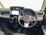 運転席まわりです。 各操作スイッチは使いやすい位置に配置されてます。