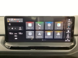 道路から目を離さずステアリングホイールを握ったまま、電話やSMS、音楽再生、車内温度の調節もできます。