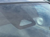 【セーフティセンス】セーフティセンスは、前方車両や歩行者を検知して衝突回避を支援する先進安全システムです。事故リスクを低減し、安心感のあるドライブをサポートします。