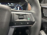 【ステアリングスイッチ】運転中に視線を前に向けたまま操作できます。