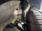 お車を安心してお乗りいただく為には、足回りの定期点検が欠かせません。サービスサポート(有償保証)では無料点検もご提供しており、安心のカーライフをお過ごしいただけるサポート体制が整っています。