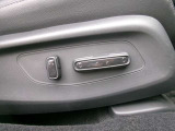 運転席、助手席は電動パワーシートとなります。