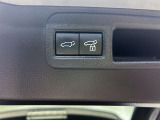 パワーバックドアです。荷物を持っていても、ボタンを押すだけで簡単に開閉ができます。
