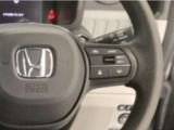 【アダプティブ・クルーズ・コントロール】予め設定した車速内でクルマが自動的に加減速。 前走車との適切な車間距離を維持しながら追従走行し、高速道路でのドライバーの疲労を軽減してくれる嬉しい機能付♪