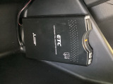 ETC車載器付。ETCが使用可能な道路通行料はキャッシュレスでスマートに走行できます。再セットアップして納車致します。