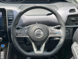 インテリアに合わせたデザインのステアリングは、運転される方のことも考え、運転しやすい形状、大きさです。是非一度、実際に触ってお確かめください。