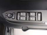 パワーウィンドゥ 運転席ドアスイッチ照明付です。電動格納ミラーも手元でワンモーションで可能です。