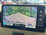 【バックカメラ】駐車時に後方がリアルタイム映像で確認できます。大型商業施設や立体駐車場での駐車時や、夜間のバック時に大活躍!運転スキルに関わらず、今や必須となった装備のひとつです!