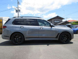新車登録から5年目まで、最長4年間の走行距離無制限保証をご用意。ご購入後も安心が長く続きます。