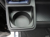 カップホルダーは運転席や助手席からちょうど手の届く位置です!!