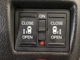 【両側パワースライドドア】両側がパワースライドドアになっており、運転席のスイッチやスマートキーでも開閉が可能です!開口部も広いので乗り降りも楽々♪
