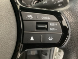 【アダプティブ・クルーズ・コントロール】予め設定した車速内でクルマが自動的に加減速。 前走車との適切な車間距離を維持しながら追従走行し、高速道路でのドライバーの疲労を軽減してくれる嬉しい機能付♪