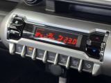 設定温度に合わせて風量や吹き出し口を自動でコントロール。スイッチ類が直感的に操作しやすいデザインになっています。