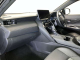 前方の見通しが良いすっきりした視界、誰でも扱いやすく運転できます。疲れにくく安心ドライブを更に快適なものにします!