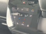 ◆エアコン◆温度の設定をしてAUTOボタンを押すだけ簡単。車内を快適な温度に保ってくれます
