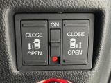 【両側パワースライドドア】スマートキーや運転席のスイッチで後席両側スライドドアの開閉が可能♪電動だから力を入れてドアを開ける必要が無く、小さなお子様でも簡単に開け閉めでき快適です♪
