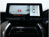 パノラミックビューモニター装備!トップビュー&フロントビュー・車両に取り付けたフロント、サイド、バックカメラの映像を合成して画面上に表示させることで、低速時の運転を補助する装置です。