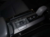 シフトレバーです!もちろん電動パーキングにオートホールド機能付きです。