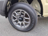 新車時のタイヤなので溝ももちろん有ります♪