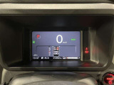 スタイリッシュなデザインのインパネ。各操作スイッチは使いやすい位置に配置されてます。