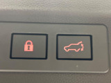 【パワーバックドア】スマートキーや運転席のボタンを押すだけでリアゲートが自動で開閉します!荷物を持っている時や、高い位置にあるバックドアを閉める際に便利な機能です♪