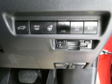 パワーバックドアや寒い時期にとても重宝するハンドルヒーター付きのお車になります!!