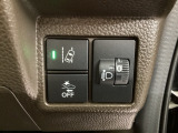 衝突の危険がある時に警告してくれる衝突軽減ブレーキ。車線を外れそうな時に警告し、ステアリング制御してくれる路外逸脱制御機能搭載!