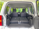 積み下ろしのしやすいデッキにはたっぷりと荷物を積み込んでいただけます。遊びから仕事まで、様々なシーンで頼れます♪