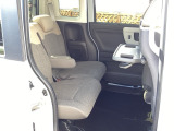 自社整備工場で点検整備をおこなってからお渡ししています。車検が残っている場合は『12ヶ月点検整備』を、車検整備付きの場合は『車検整備』をおこないます。整備費用は車両本体価格に含まれています。