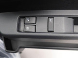 さまざまなシーンでドアの開閉を快適にする便利な機能を搭載!