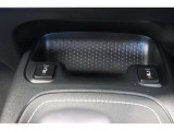 シートヒーターは、エアコンで車内を温めるよりも早くシートが温まるので、寒い季節も快適になります。