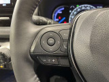 【ステアリングスイッチ】運転中に視線を前に向けたまま画面の操作できます。