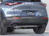 【パーキングセンサー】バンパーに付いたセンサーが障害物を検知。一定の距離に近づくとアラートで教えてくれます。狭い駐車スペースや車庫入れ時も安心です。