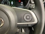 運転中、オーディオの操作をしてて、ハッとしたことはありませんか?ステアリングスイッチは、運転中でもハンドルでオーディオの操作が可能です。安全なドライブをサポートします。