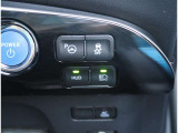 【アドバンストパーク】スイッチを押すだけで駐車操作を支援してくれるアドバンスパーク。