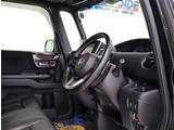 お車選びをお楽しみ頂けるよう、在庫車の展示スペースを十分に確保しております。