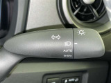 トンネルなど、周囲の明るさの変化でランプ類を自動オン・オフするコンライトです(消し忘れ防止機能付)