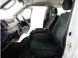 高いホールド性で運転姿勢が安定します。長距離ドライブでも疲れにくいのが魅力です。快適なドライビングライフをお送りください♪