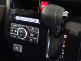 車内を快適に、オートエアコンを装備しています。