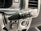 ライトスイッチです。「AUTO」にすると外の明るさに応じてスモールライト・ヘッドライトが自動でON・OFFします。夕暮れ時や屋内駐車場、トンネルなどに便利です。フォグランプもON・OFFできます。
