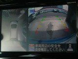 ☆全周囲カメラが駐車をアシスト☆4つの高解像度カメラで車の周囲を撮影!見えにくい死角の駐停車も驚く程に楽々です。バックカメラは、車庫入れの時は勿論、後方の安全確認もできて安心です♪